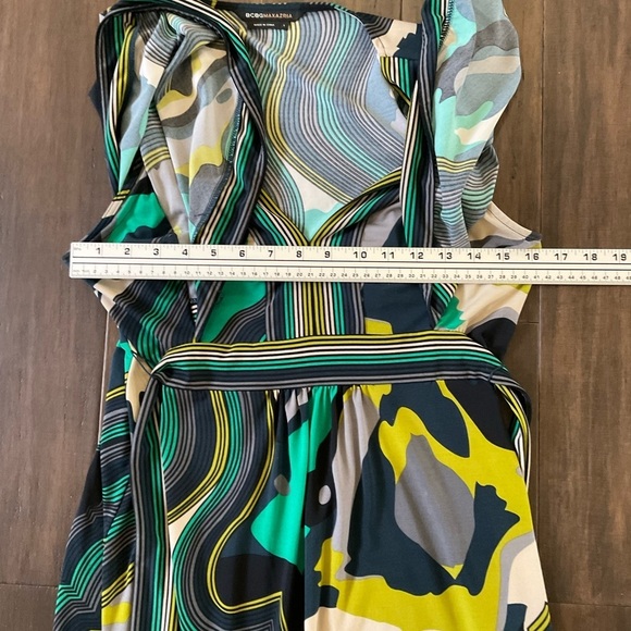 BCBG MAXAZRIA Women's Large Deep V Neck Flutter Sleeves Tie Back Abstract Dress - Picture 5 of 7